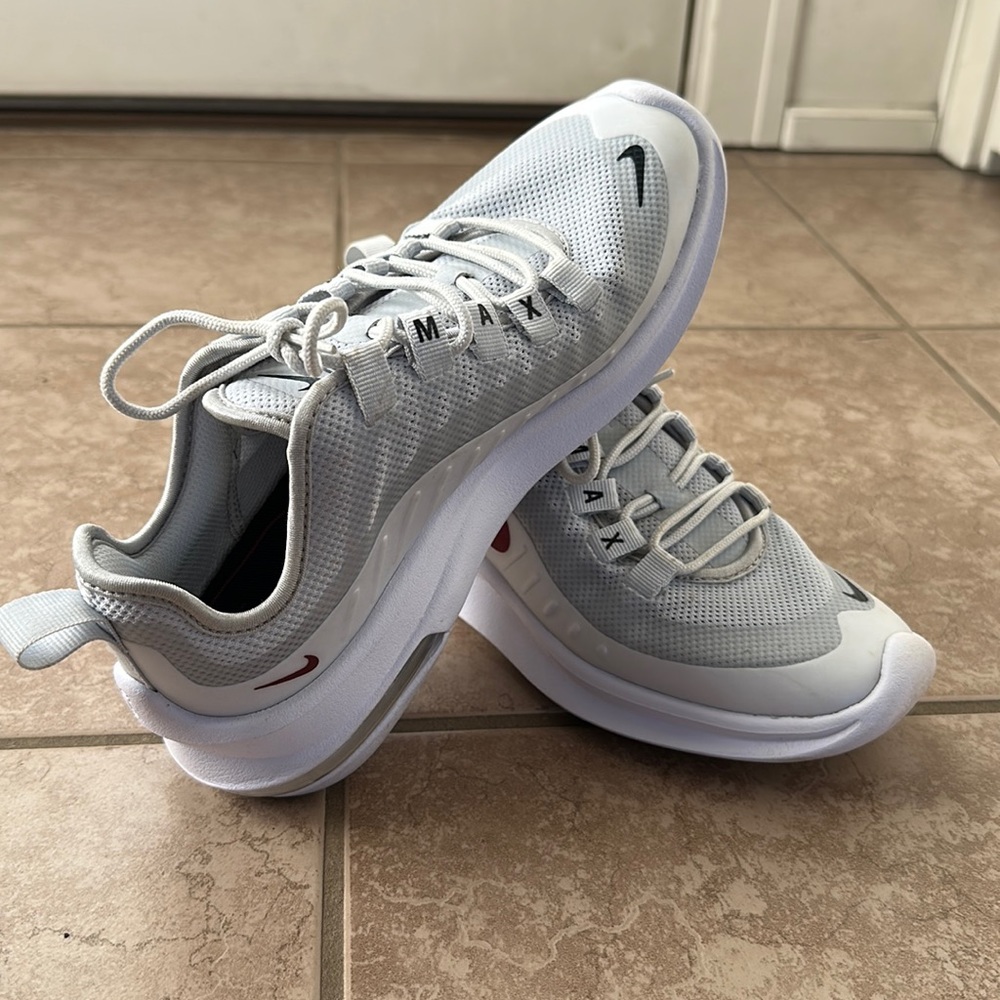Women’s Nike Air Max Axis